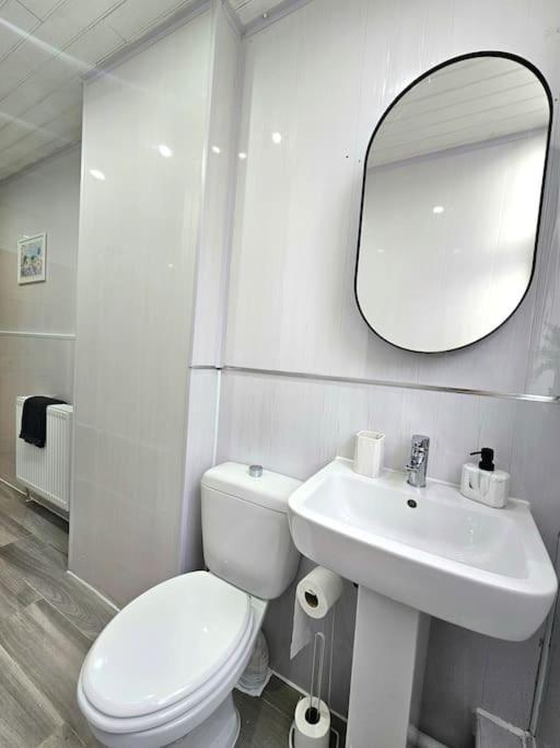 Spacious Haven With Free Parking Glasgow Exteriér fotografie