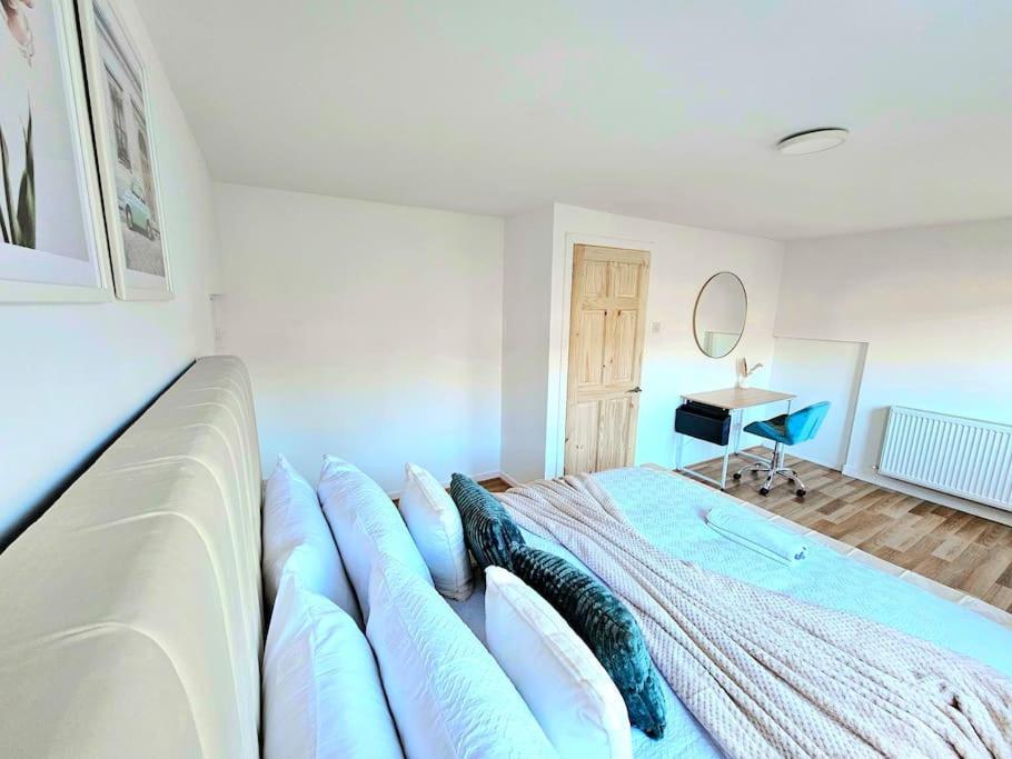 Spacious Haven With Free Parking Glasgow Exteriér fotografie