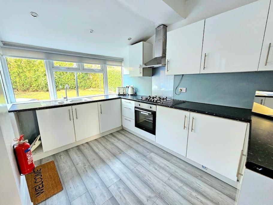 Spacious Haven With Free Parking Glasgow Exteriér fotografie