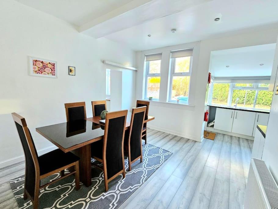 Spacious Haven With Free Parking Glasgow Exteriér fotografie