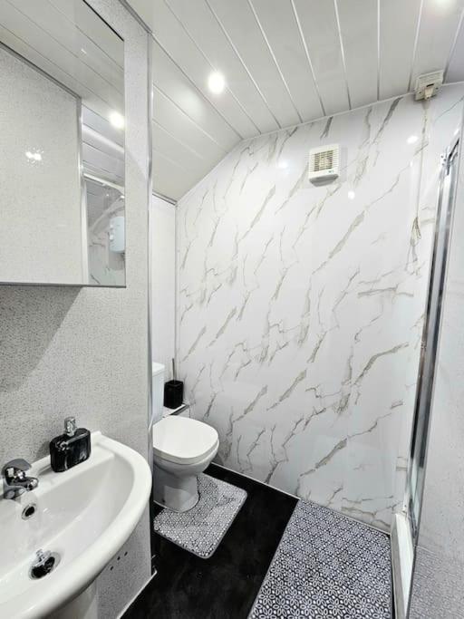 Spacious Haven With Free Parking Glasgow Exteriér fotografie